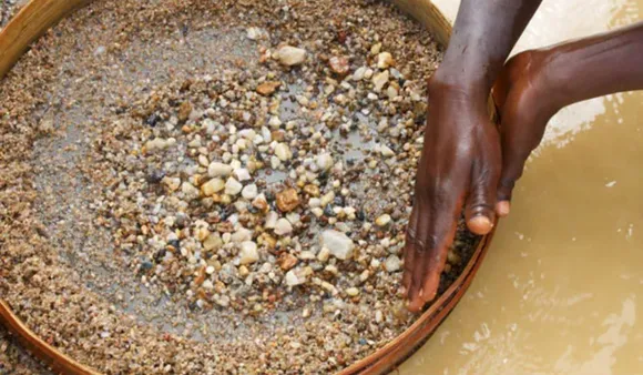 Panna Housemaker Finds Diamond: खदान में से मिला 10 लाख का हीरा 