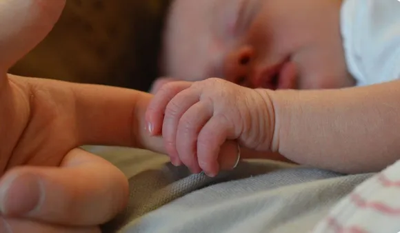 New Sibling: इन 5 तरीको से प्रिपेयर करें अपने बच्चे को नए बेबी के लिए