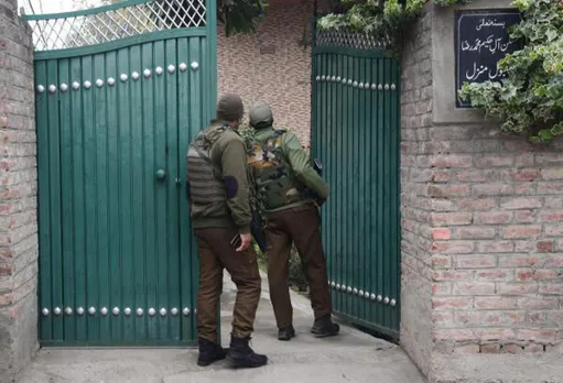 Threat to Kashmiri journalists: Police raids at multiple locations