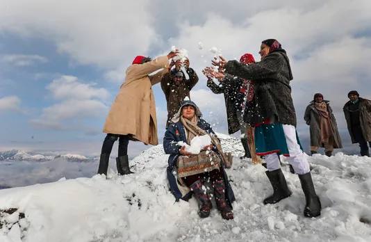 Fresh snowfall keeps at least 72 roads across Himachal Pradesh blocked