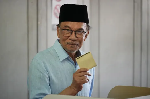 Malaysia king names reformist leader Anwar Ibrahim as prime minister
