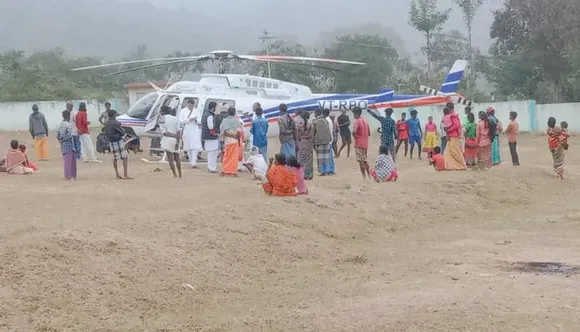 Chopper with Sri Sri Ravi Shankar makes emergency landing in TN