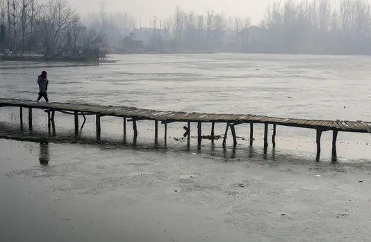 Slight respite in cold wave in Kashmir