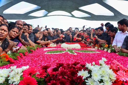 Palaniswami becomes rivals' choice target on Jaya death anniversary