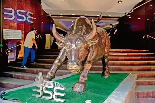 Sensex spurts over 400 points to trade at 61,000 level