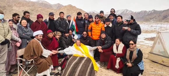 Hundreds join Sonam Wangchuk on final day of his 5-day hunger strike