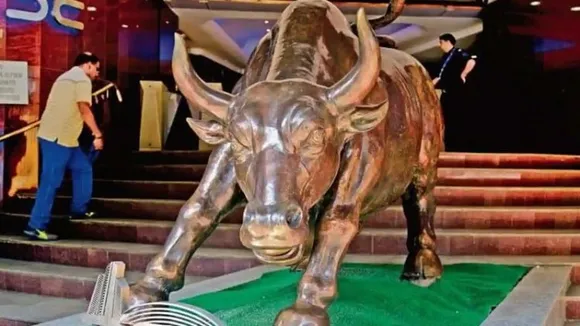 Share market fall in early trade; Sensex at 62,711.74
