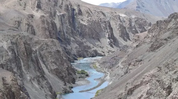 Bus carrying 26 army personnel falls into Shyok river in Ladakh region, 7 killed