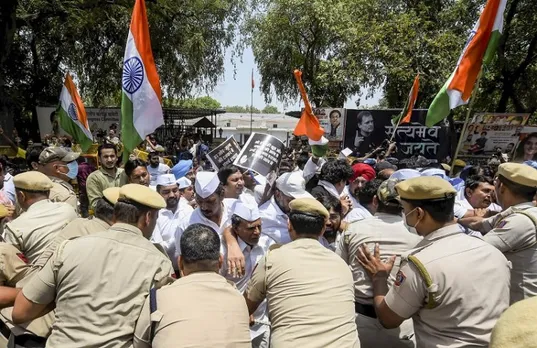 Congress says Delhi Police personnel forcibly entered its HQ & beat up workers, demands FIR