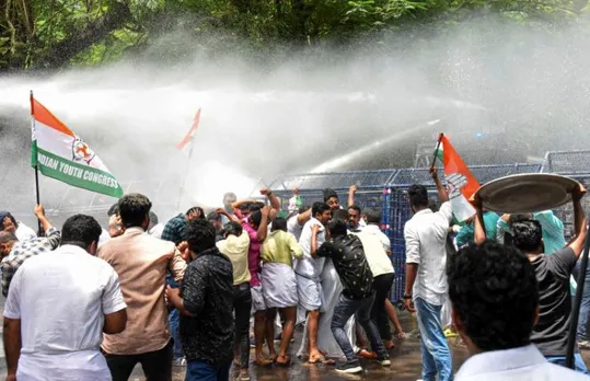 Congress activists clash with police across Kerala demanding CM's resignation