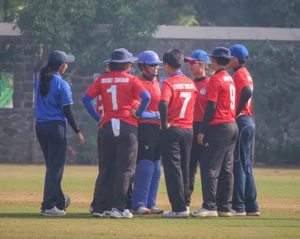 The talk in Thailand's team huddle is about 'getting the job done.' © Women's CricZone