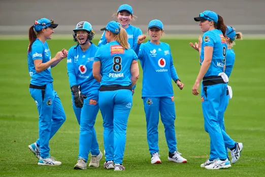 Adelaide Strikers bowlers were all over Hobart Hurricanes in the opening match of WBBL06. © Getty Images