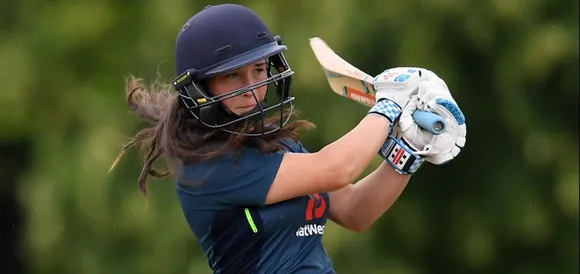 Alice Capsey of England Academy plays a shot. ©Getty Images