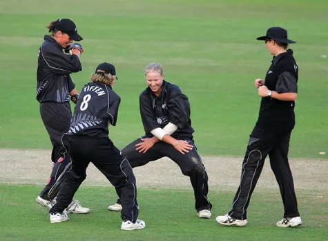 New Zealand celebrate a wicket in the first ever T20I. © Getty Images