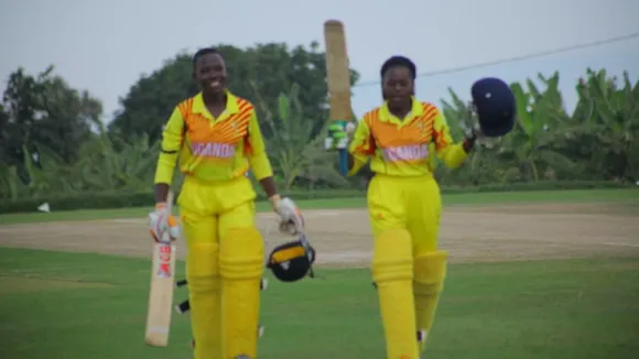 Prosscovia Alako (L) and Rita Musamali (R). © Rwanda Cricket
