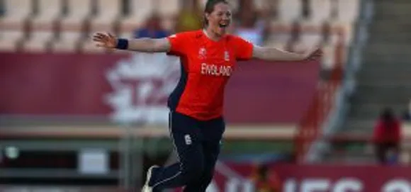 Anya Shrubsole in action. ©ICC