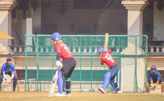 Nattakan Chantham prepares to carve a delivery through the off-side. © Women's CricZone