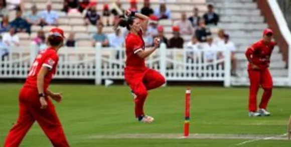 Kate Cross in action for Lancashire Thunder.