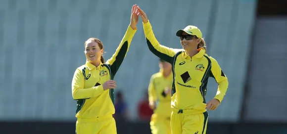 Amanda Wellington celebrates a wicket. © Getty Images