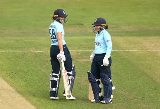 Tammy Beaumont (R) and Lauren Winfield-Hill (L)