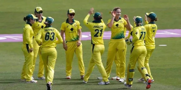 Australia celebrate a wicket. © Getty Images