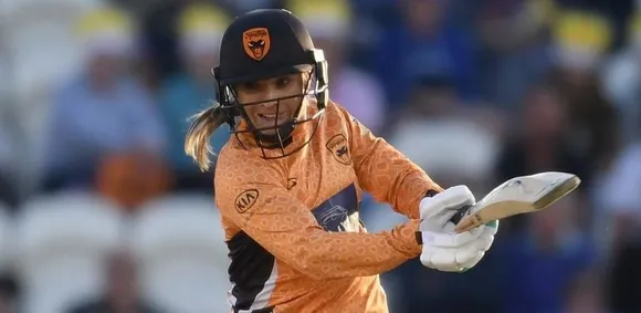 Du Preez and Amelia Kerr bag Kia contracts; set to join Southern Vipers