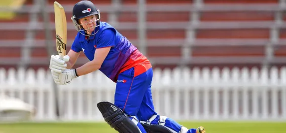 Katie Perkins, bowlers shine as Auckland Hearts qualify for finals