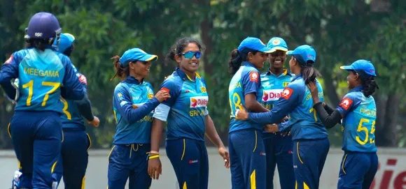 Sri Lanka hand out contracts to national and emerging team players